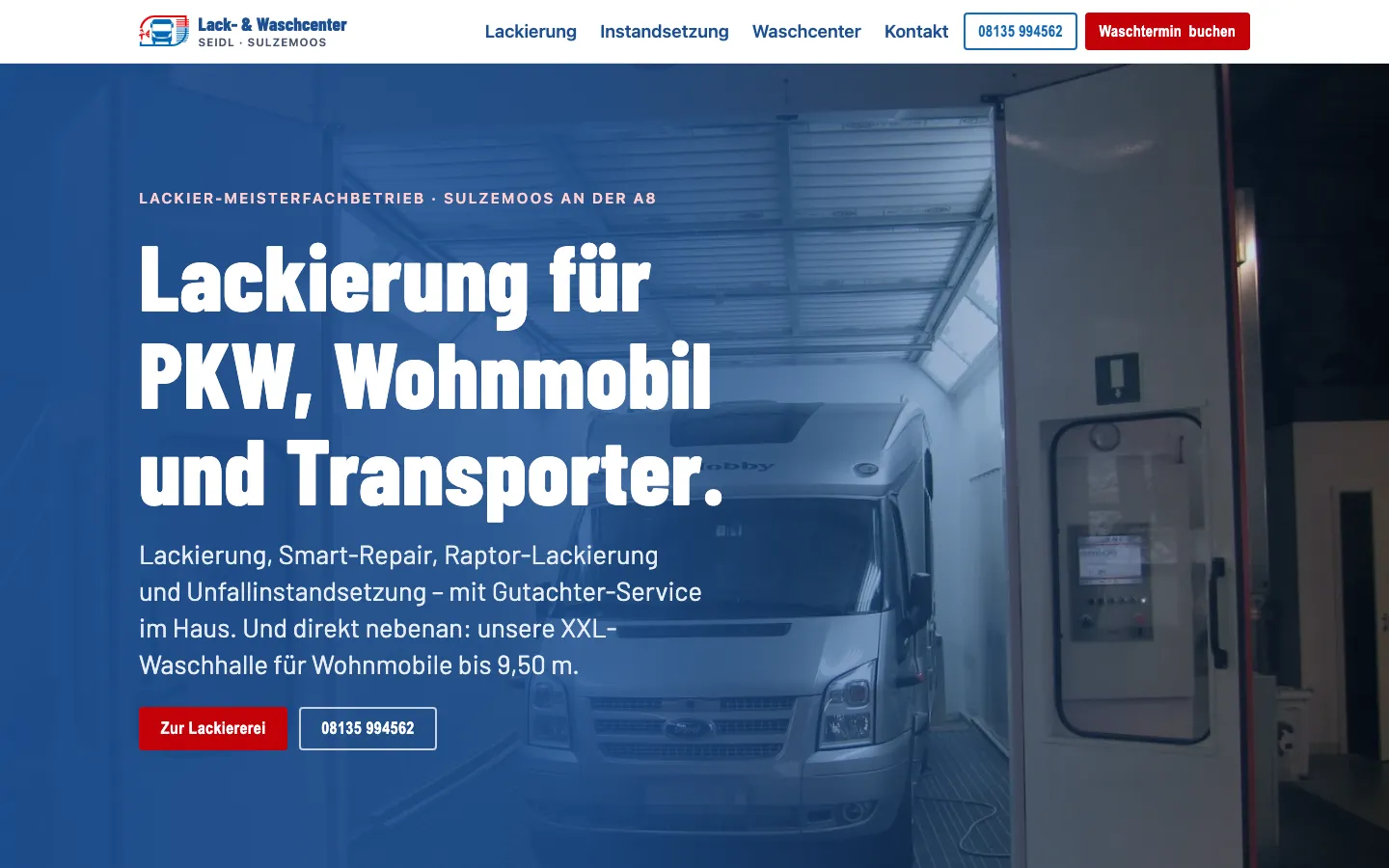 New home page on a computer: large heading “Lackierung für PKW, Wohnmobil und Transporter.” (paintwork for cars, motorhomes and vans) over a motorhome in the paint booth, with the red “Waschtermin buchen” (book a wash) button top right.